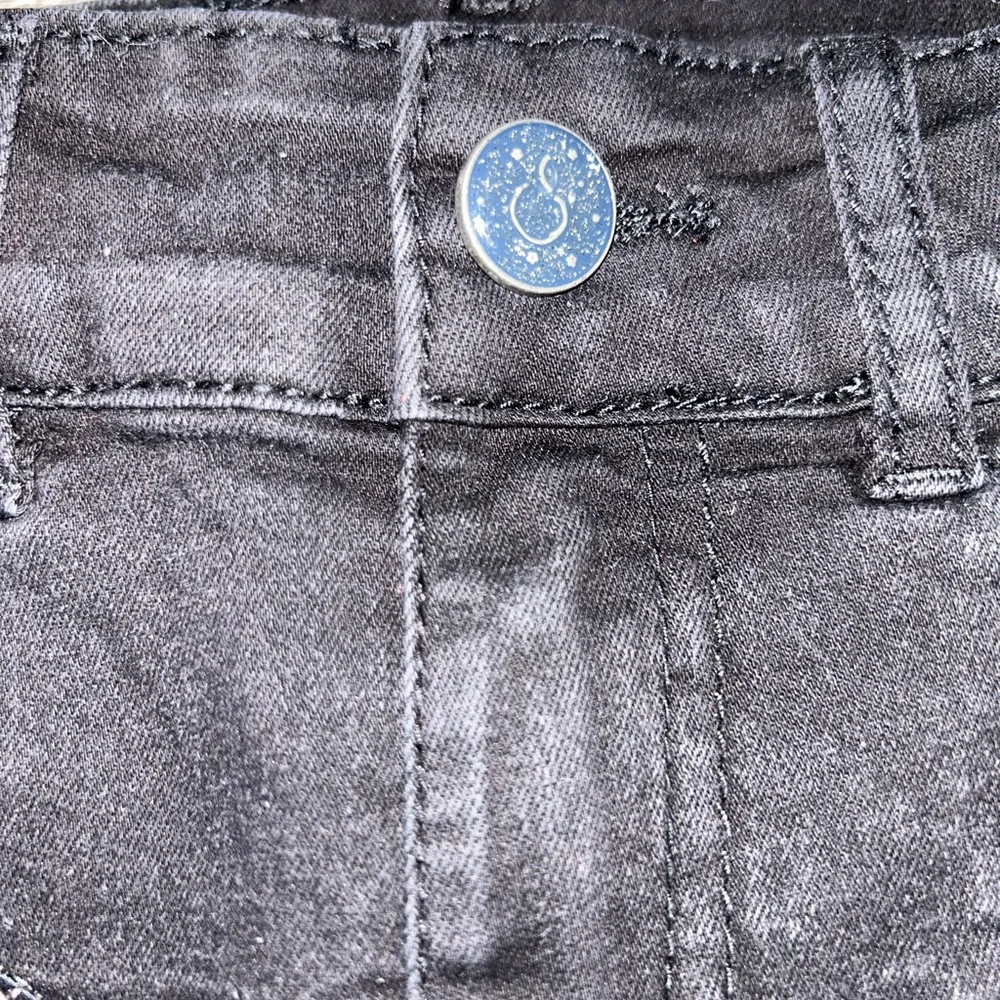 ⭐️NWOT 3 Pommes Black Denim Jean distressed Splattered Shorts with Pink Patch - Picture 4 of 7